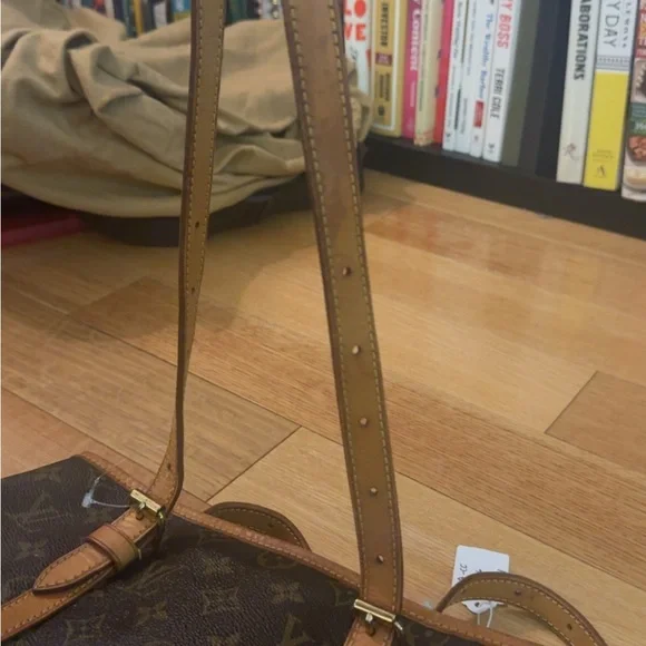 Louis Vuitton Bucket Monogram Shoulder Bag - Picture 6 of 17